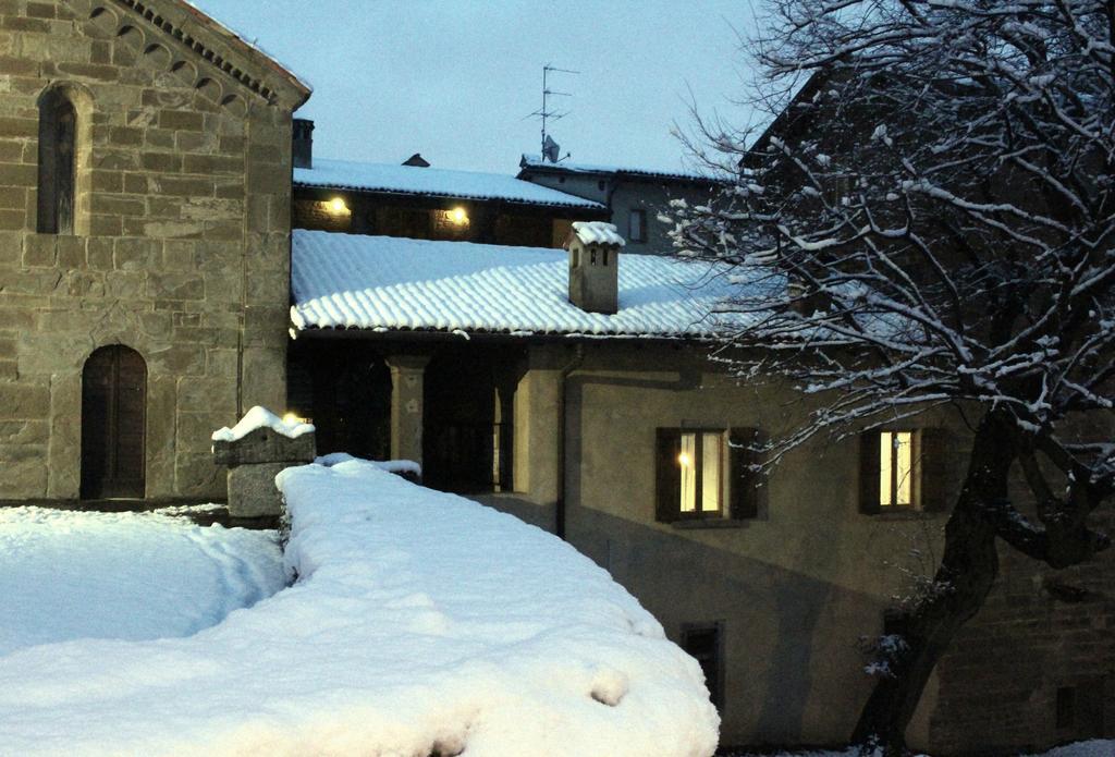 Historical House Medieval Abbey - Al Chiostro Sotto il Monte Camera foto